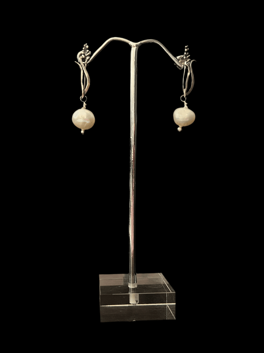 Long Leaf Pearl Earring