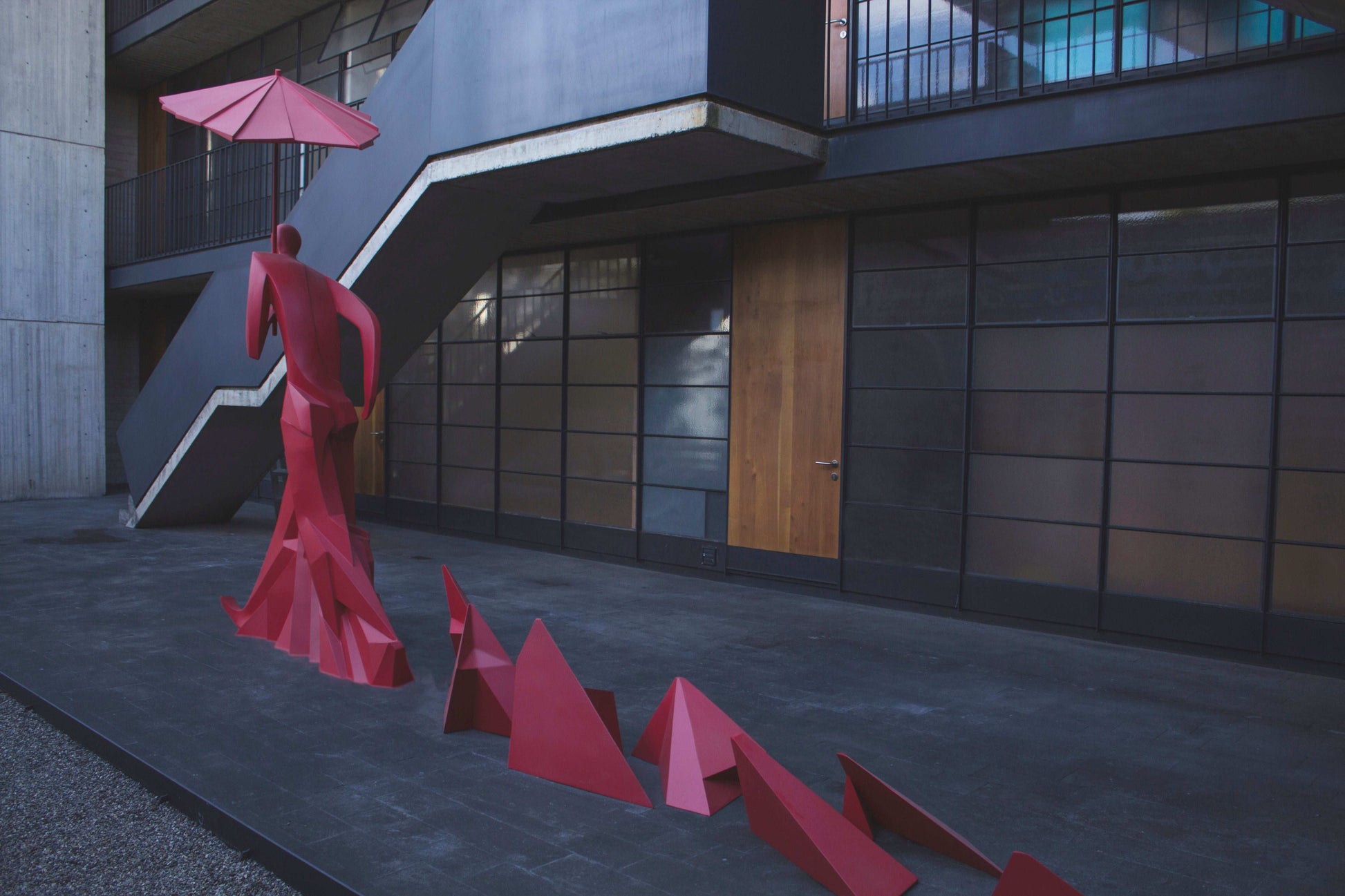 The British - Installation